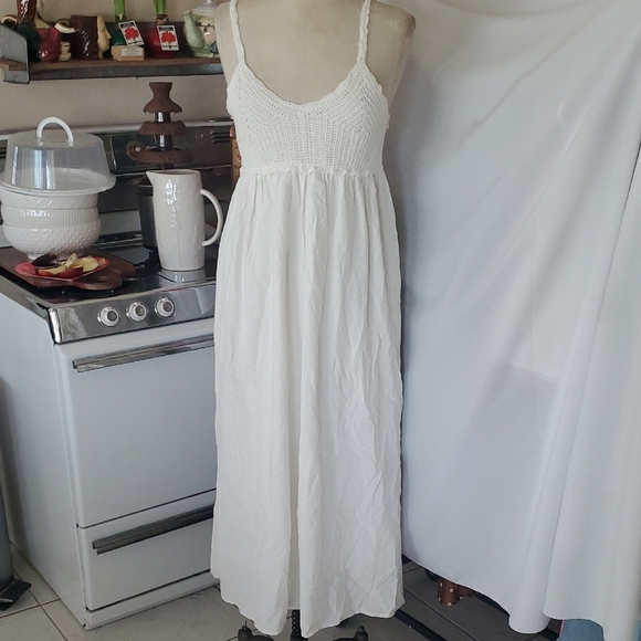 So Me White Maxi Dress Elegant and Timeless - Picture 1 of 7